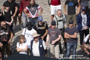 Unterberger im AC/DC T-Shirt auf der IB Demonstration 2021